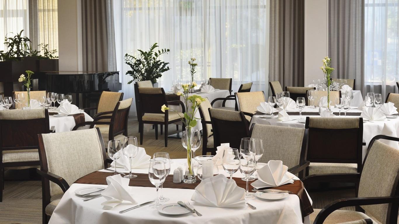 City Hotel