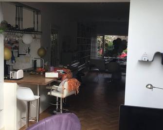 Ruim Huis met Grote Tuin 10 Minuten Lopen Naar Strand en zee - La Haya - Comedor