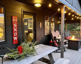 Cozy Manchester Getaway with Amazing Views!!! - Peru - Patio