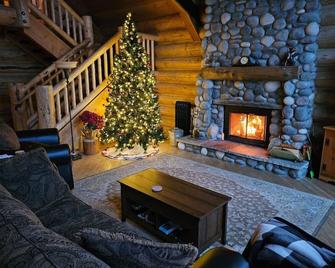 Moose Mtn Lodge/Luxury Cabin/Hot Tub/Fireplace - Fairplay - Living room