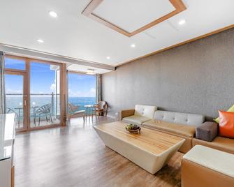 Gangneung Four Season Hotel And Pension - Gangneung - Soggiorno