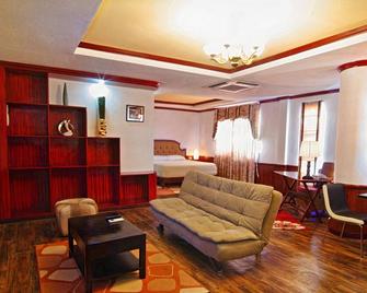 Dulcinea Hotel and Suites - Lapu-Lapu City - Oturma odası