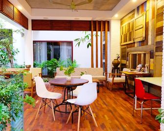 سارافوان روايال بالاس - فنوم بينه - شرفة مرصوفة