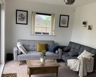 The Hive, Private Large Double Room, Barking, Close to London - Barking - Living room