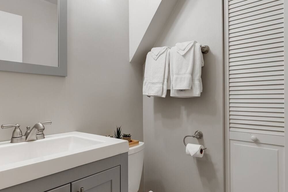 Charming & Bright Multilevel Townhome with Parking - Chicago - Casa de banho