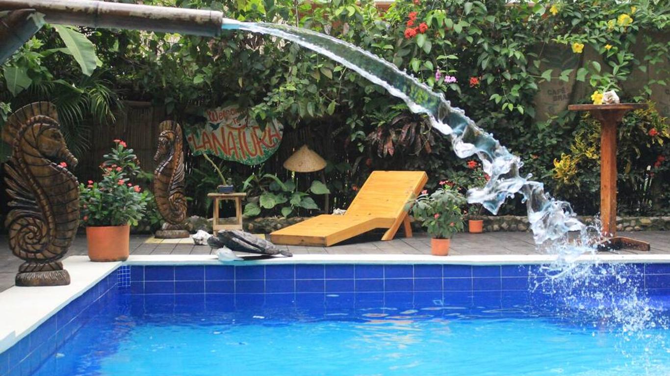 La Natura Hostel & Pool