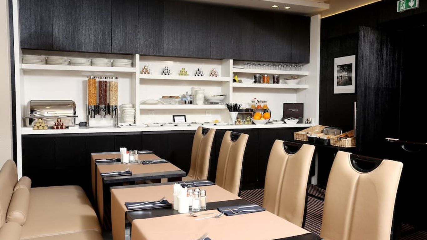 فندق شانزليزيه باريس