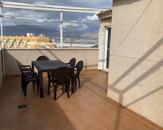 3 Bedroom Penthouse With 30 Meter Terrace, Pool And Garage In Roquetas De Mar - Roquetas de Mar - Balkon