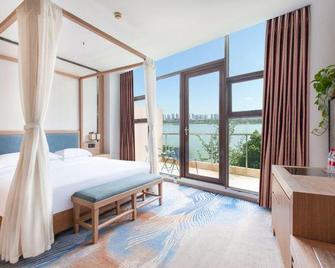 Shenxiangtang Riverview Art Hotel (Suining Dingsheng International Wanda Plaza) - Suining - Bedroom