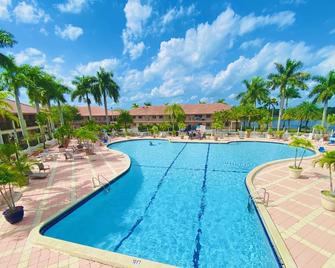 Royal Inn Hotel - Royal Palm Beach - Pool
