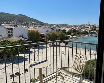 Datca Deniz Hotel - דטקה - מרפסת