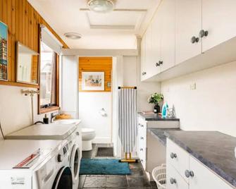 Happy Bear Inn - Werribee - Kitchen