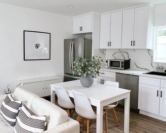 New! Hart House - Gorgeous 3br House In Sunny La - Woodland Hills - Bedroom