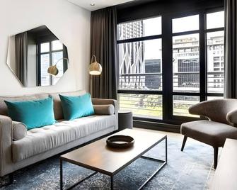 The Onyx Apartment Hotel By Newmark - Cape Town - Living room