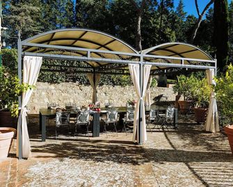 Wonderful private villa with private pool, WIFI, A/C, patio and panoramic view, close to Siena - ポッジボンシ - テラス