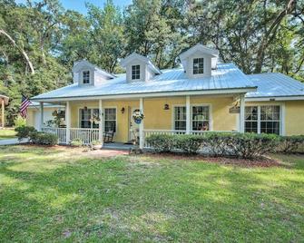 Serene Old Town Getaway Near Suwannee River! - Old Town - Building