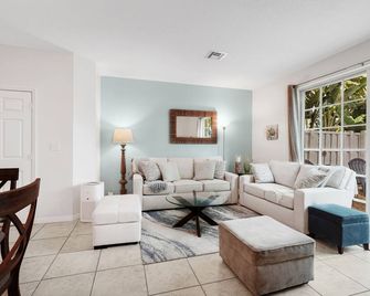 Santa Barbara Villa - Pompano Beach - Living room