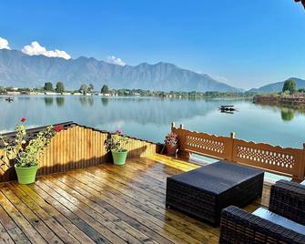 New Jacquline Heritage Houseboats - Srinagar - Balcone