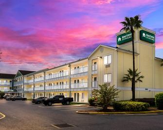 HomeTowne Studios by Red Roof Orlando - UCF Area - Orlando - Building