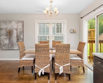 Dogwood & Sweetgum Buyout by Avantstay 2 Home Buyout! Sleeps 16! - Asheville - Dining room