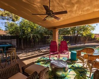 Pool Oasis! Super Reviews! Ev Charger/1br King/Wash/Dryer/Kitchenette/Sleeps 4 - Gilbert - Patio