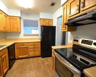 Nice 2 Bedroom Great for Contractors - St. Marys - Kitchen