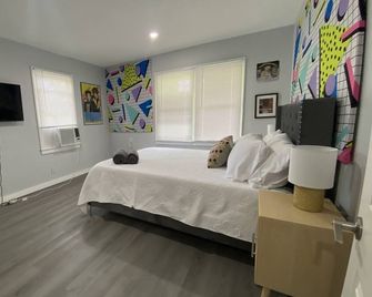 Totally 80s! - Sanford - Bedroom