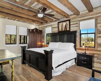 Riverside Retreat With River Access And Stunning Views! - Stonewall - Bedroom