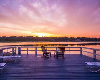 Bayview Resort - Hampton Bays