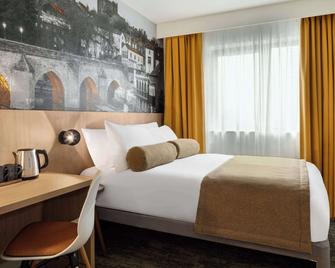 Super 8 by Wyndham Durham - Durham - Bedroom