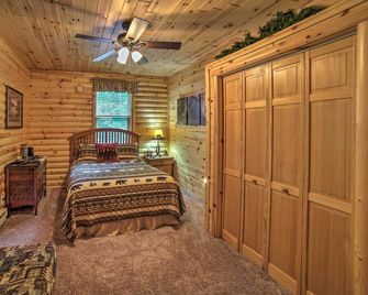 Updated Manistique Log Cabin, Yard and Fire Pit - Manistique - Bedroom