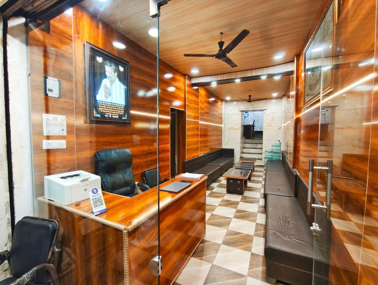 Hotel Om Palace Near Mahankal Mandir - אויאיין - דלפק קבלה