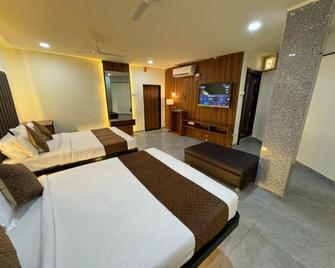 OYO 6302 Hotel Shivtara - Nanded - Bedroom