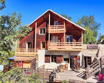 Chalet Ailleurs Appartement à Molines en Queyras - Molines-en-Queyras - Gebouw