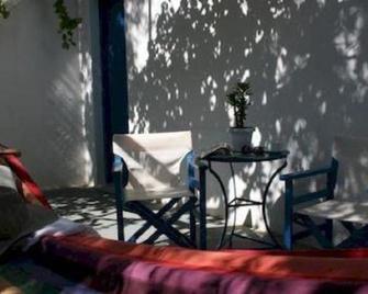 Agnanti Hotel - Adamantas - Patio