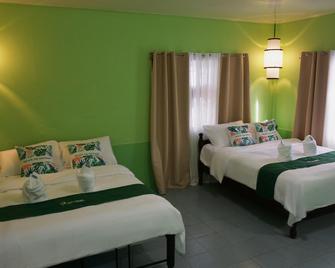 Mwr Pension House By Cocotel - Oslob - Bedroom