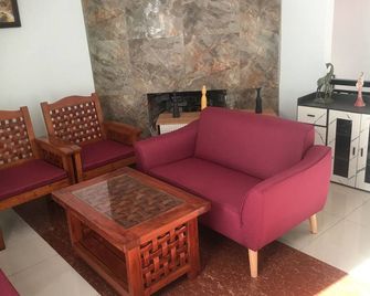 Baguio City Area - Suburban living in surrounding majestic mountains & Sunset - La Trinidad - Salon