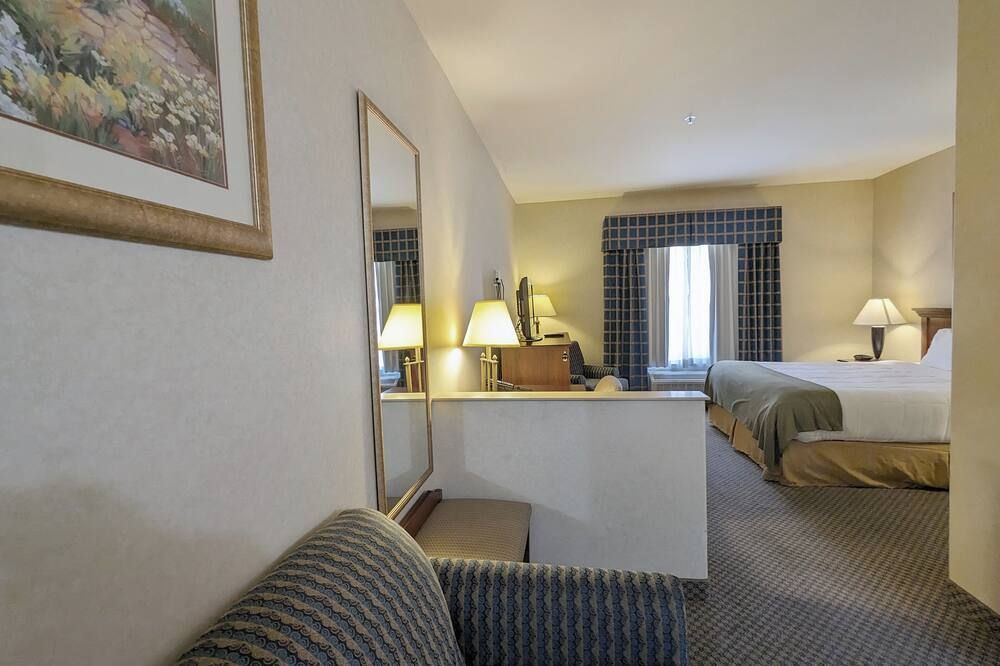 Bedroom view of Oasis Inn and Suites Joshua Tree -29 Palms