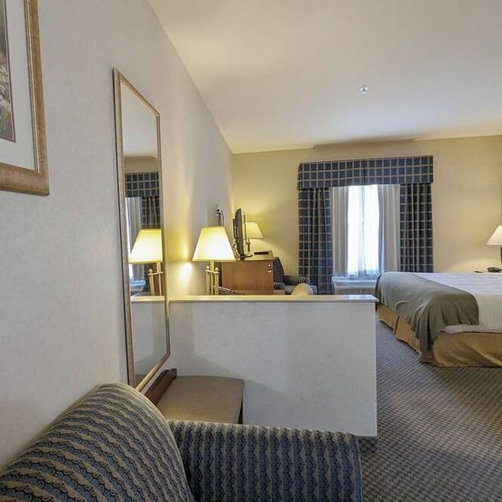 Bedroom view of Oasis Inn and Suites Joshua Tree -29 Palms