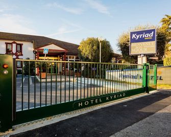 Kyriad Nimes Ouest - Nimes - Building