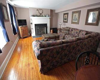 Lafayette Inn - Stanardsville - Living room
