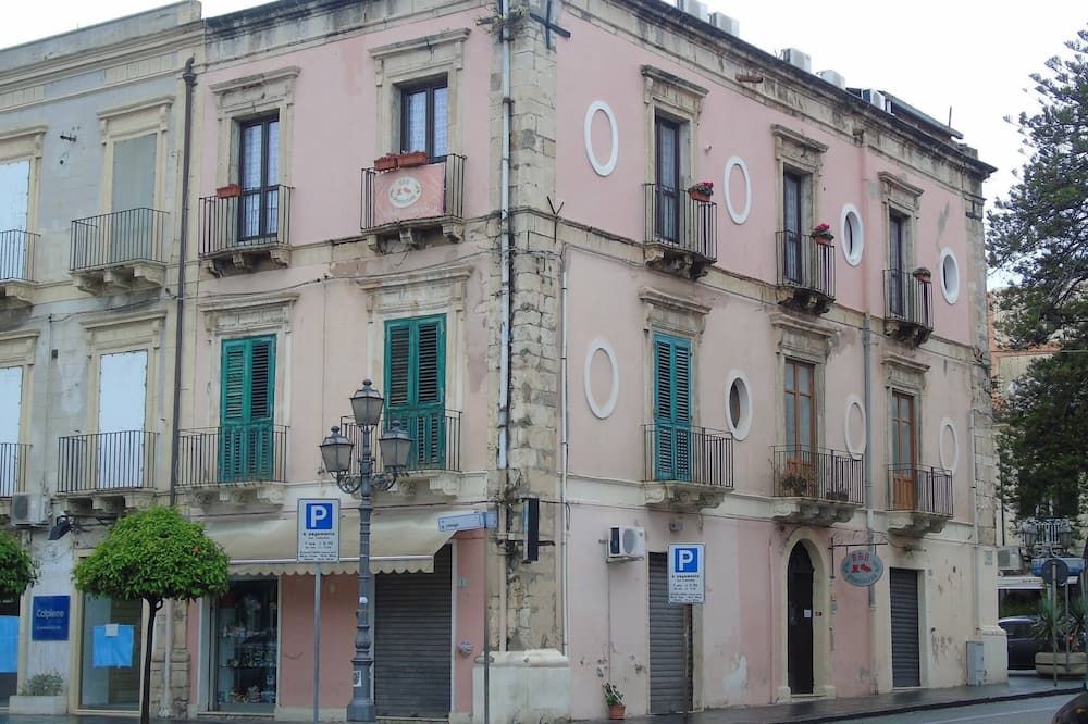 Phenicusa - מילאצו - בניין