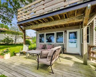 Beautiful Huge Lakefront Remodeled Home with Incredible Views - Round Lake - Patio