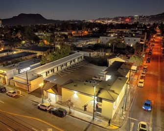Lyfe Inn & Suites by Aga- North Hollywood Universal Studios - Los Ángeles - Vista del exterior