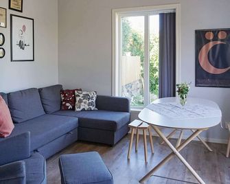 4 Star Holiday Home in Okero - Öckerö - Sala de estar