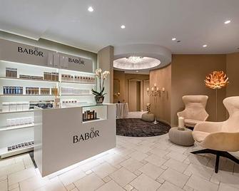 Small & Beautiful Hotel Gnaid - טירולו - דלפק קבלה