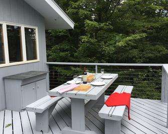 New Listing: 4 Br, 2 Bath Newly Renovated, Minutes From Sugarbush/Mad River Glen - Waitsfield - Balkón