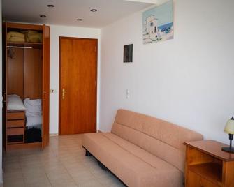 Del Mare - Perama - Living room