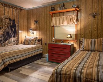 Secluded Cabin On Peaceful 100+ Acres with hot tub! - Newland - Habitación