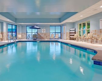 Holiday Inn Express & Suites Covington By IHG - Covington - Zwembad